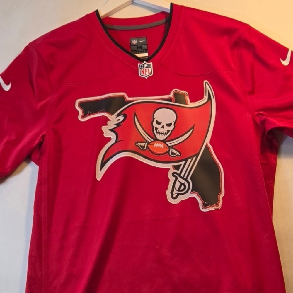 Nike Jersey Mens Medium Red Excellent Tampa Bay Buccaneers NFL Florida Graphic - Picture 8 of 8